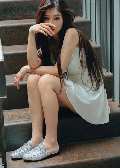 "Khi nào tập có vóc dáng chuẩn, tôi sẽ mặc gợi cảm hơn", nữ ca sĩ trẻ chia sẻ trên Zing.