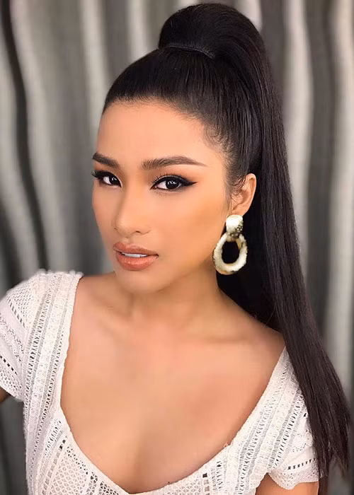 Người đẹp thi chui vẫn hoạt động trong showbiz dù từng tuyên bố giải nghệ.