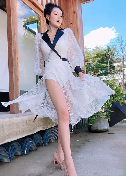 Ngân 98 bị chỉ trích không ít lần vì mặc phản cảm.