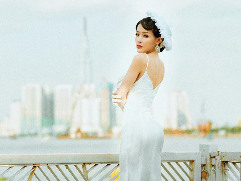 "Sắp tới, tôi sẽ lấn sân kinh doanh mỹ phẩm làm đẹp để viết tiếp ước mơ hoạt động trong showbiz”, hot girl sinh năm 1998 chia sẻ.