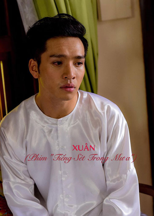 Nhân vật Xuân năm nay 16 tuổi, thích chơi cùng hoa, bươm bướm, may vá thêu thùa.