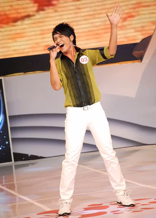 Năm 2014, Xuân của "Tiếng sét trong mưa" hoàn thành việc học. Tuy nhiên, mẹ của anh chỉ cho anh thời hạn 2 năm nếu không nổi tiếng thì sẽ phải rời showbiz.