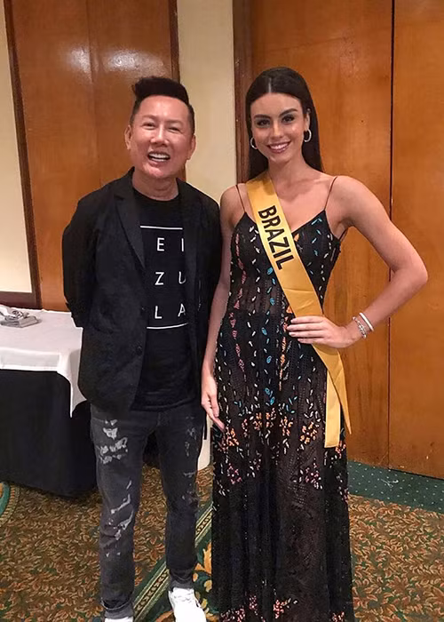 Marjorie lựa chọn phong cách gợi cảm trong các hoạt động.