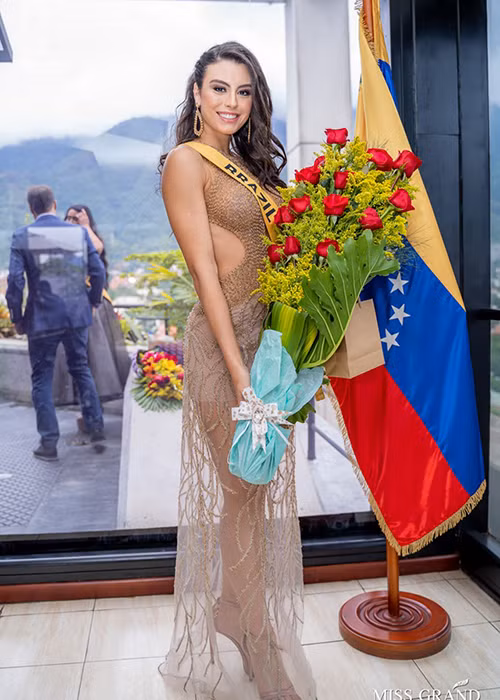 Marjorie cạnh tranh vương miện cùng 59 thí sinh khác. Đêm chung kết Hoa hậu Hòa bình Quốc tế dự kiến diễn ra vào ngày 25/10 (giờ Venezuela).