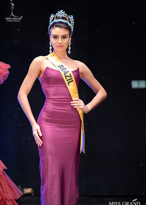 Marjorie khoe vẻ quyến rũ tại cuộc thi Hoa hậu Hòa bình Quốc tế năm nay.