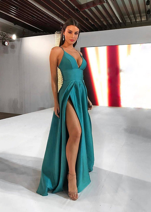 Ước mơ của đại diện Brazil là trở thành người mẫu quốc tế và cải thiện cuộc sống nhờ kiến thức dinh dưỡng.