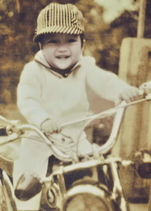 Tuổi thơ của Đàm Vĩnh Hưng không êm đềm như nhiều khán giả nghĩ.