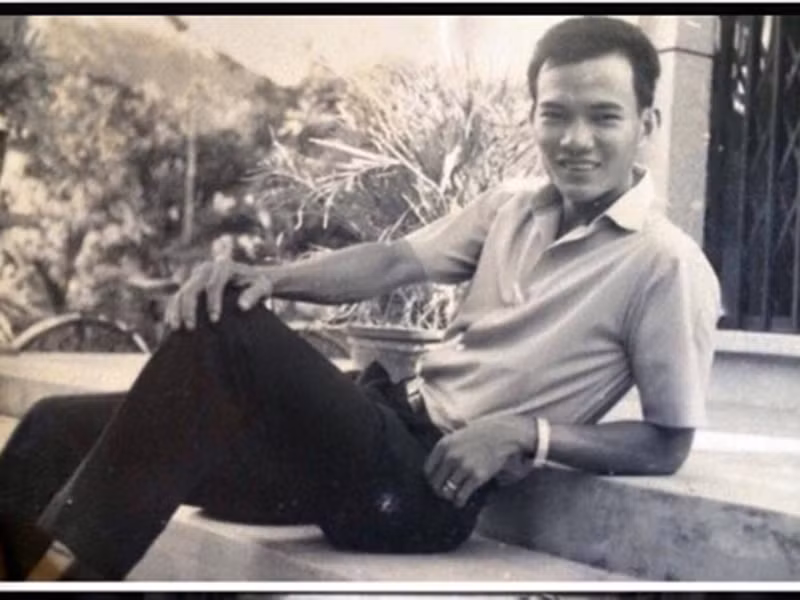 Đàm Vĩnh Hưng cảm thấy hối tiếc vô cùng khi bố của anh lâm bệnh nhưng không có tiền chạy chữa.