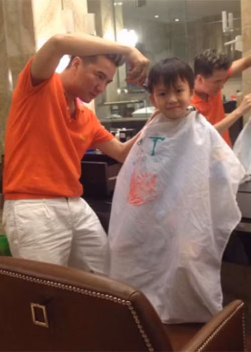 Mr Đàm thương yêu cậu con trai nuôi như con đẻ.