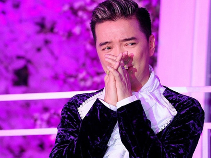 Mr Đàm cho biết, anh không kiềm chế được cảm xúc khi xem clip vì lúc nhỏ anh chịu nhiều đòn roi. Ảnh: Zing