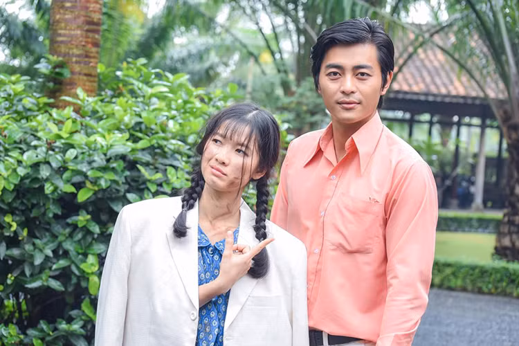 Trong "Tiếng sét trong mưa", Quốc Huy còn đóng cặp với diễn viên Oanh Kiều - người đóng vai Phượng.