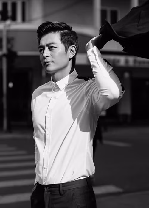 Nhiều khán giả nhận xét nam diễn viên phim "Tiếng sét trong mưa" có phong thái giống nam diễn viên TVB Huỳnh Tông Trạch.