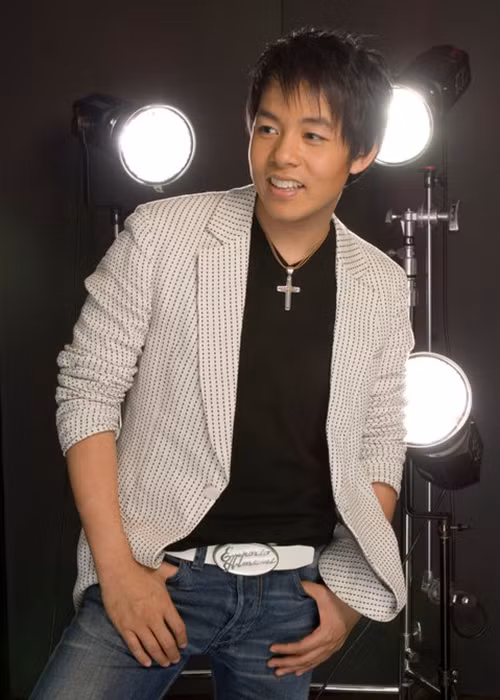 Quang Lê tiết lộ vợ cũ của anh đã tái hôn và có 4 người con. Về danh tính và hình ảnh về vợ cũ, nam ca sĩ giấu kín.