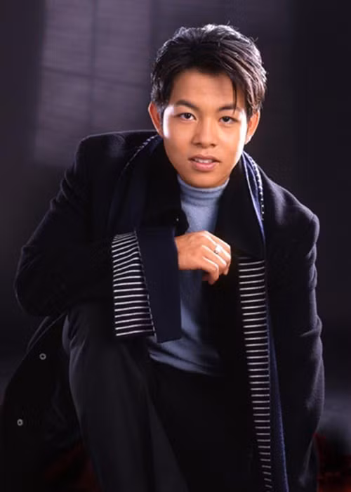 Tuy nam ca sĩ chấp nhận cưới nhưng vẫn giữ sự trinh trắng cho vợ cũ để sau này cô tái hôn.