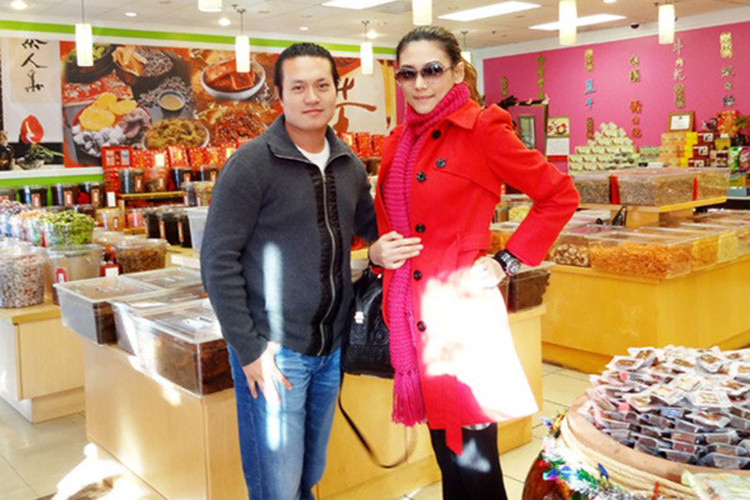 Minh Chánh tiết lộ anh và Võ Hoàng Yến yêu nhau đồng thời tung bằng chứng chứng minh chân dài này từng nhận khá nhiều tiền và quà hàng hiệu của mình. Ảnh: Zing