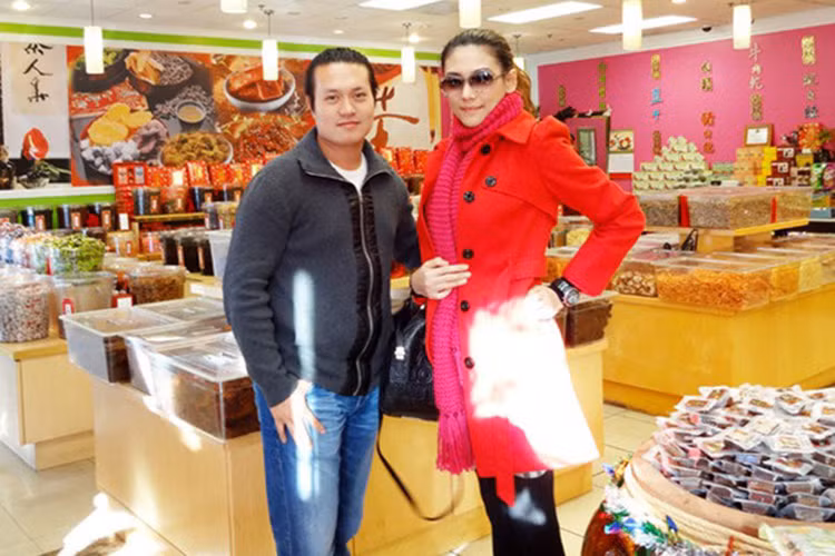 Minh Chánh tiết lộ anh và Võ Hoàng Yến yêu nhau đồng thời tung bằng chứng chứng minh chân dài này từng nhận khá nhiều tiền và quà hàng hiệu của mình. Ảnh: Zing