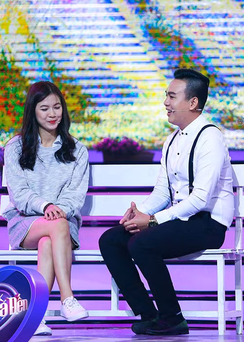 Khi tham gia "Vì yêu mà đến", Phượng của "Tiếng sét trong mưa" được Thái Hiệp tỏ tình. Chàng diễn viên này kém Oanh Kiều 3 tuổi và yêu thầm 3 năm. Tuy nhiên, Oanh Kiều từ chối.