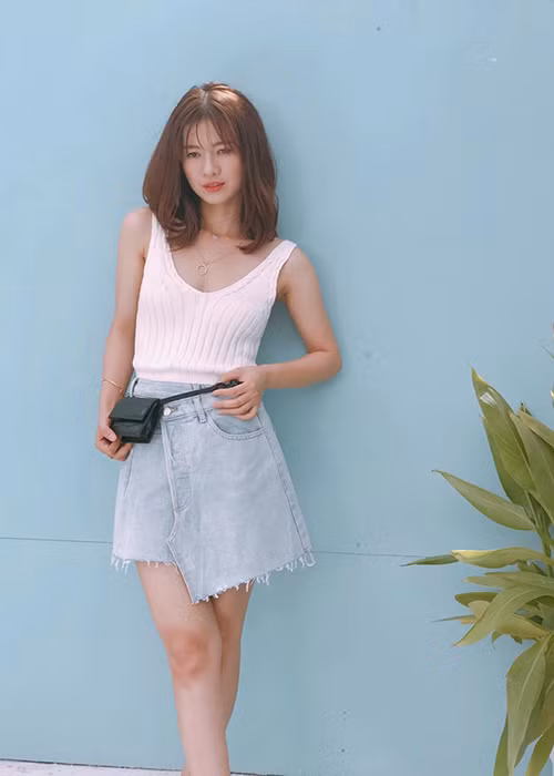 Oanh Kiều sở hữu gương mặt được khen đậm chất điện ảnh.