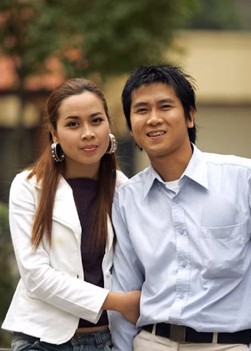 Đám cưới của nữ ca sĩ xinh đẹp và chàng nhạc sĩ tài hoa nhận được lời chúc phúc của đông đảo người hâm mộ.