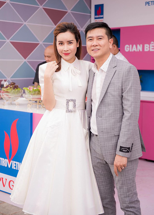 Nữ ca sĩ sánh đôi bên chồng trong một sự kiện mới đây.