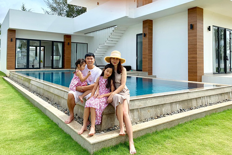 Trước khi xuất hiện thông tin ly hôn, Lưu Hương Giang vẫn khoe ảnh gia đình hạnh phúc.