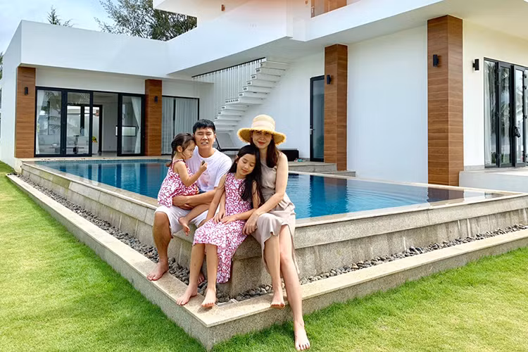 Trước khi xuất hiện thông tin ly hôn, Lưu Hương Giang vẫn khoe ảnh gia đình hạnh phúc.