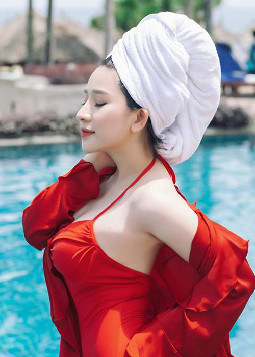 Ivy từng có cuộc hôn nhân ngắn ngủi và bí mật với ca sĩ Hồ Quang Hiếu.