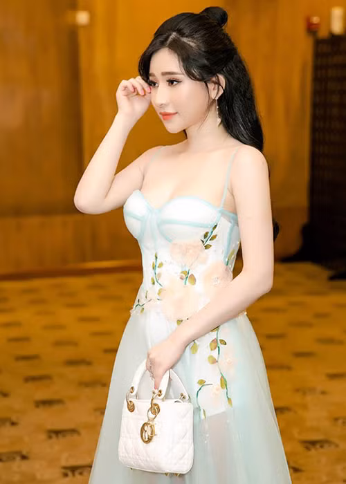 Người đẹp Sài thành hiện vẫn tham gia các sự kiện giải trí.