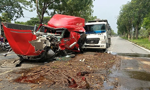 Cuon thep dut xich de nat cabin gay ra canh tuong kinh hoang