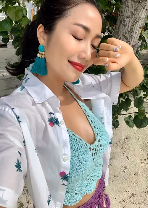 Ốc Thanh Vân bận rộn với công việc gia đình nhưng vẫn dành thời gian chăm sóc bản thân để luôn rạng rỡ.