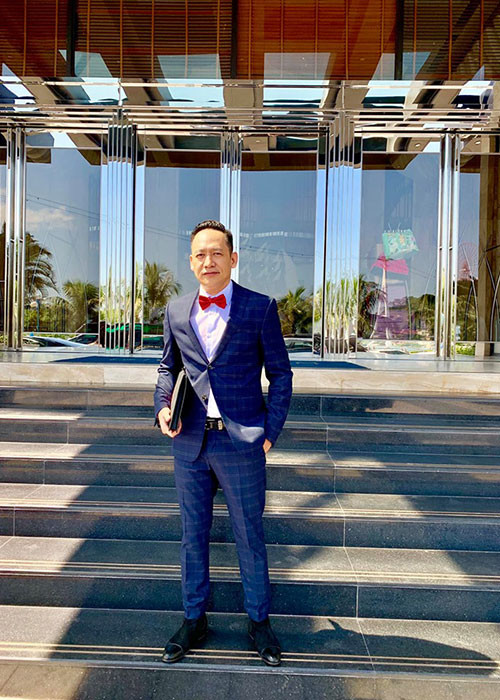 Trong bình luận với cư dân mạng trên mạng xã hội, nam ca sĩ Duy Mạnh không ngần ngại nói tục, chửi thề. Về phía mình, giọng ca “Kiếp đỏ đen” bày tỏ muốn sống thật với cảm xúc.