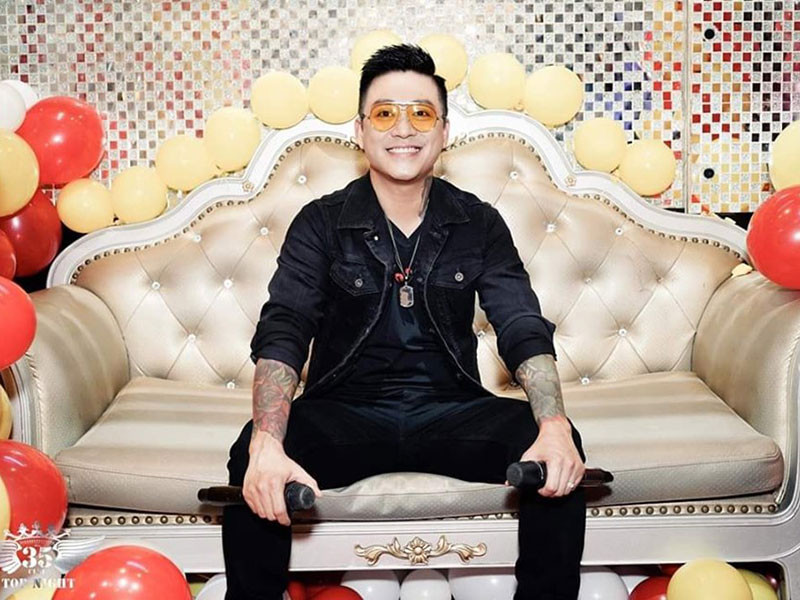 Tuấn Hưng cũng có thời gian tỏ ra dữ dằn trên mạng xã hội với antifan. Nam ca sĩ từng dùng những lời lẽ cực "hổ báo" để "chửi thẳng mặt" những người dám bịa đặt chuyện gia đình anh.