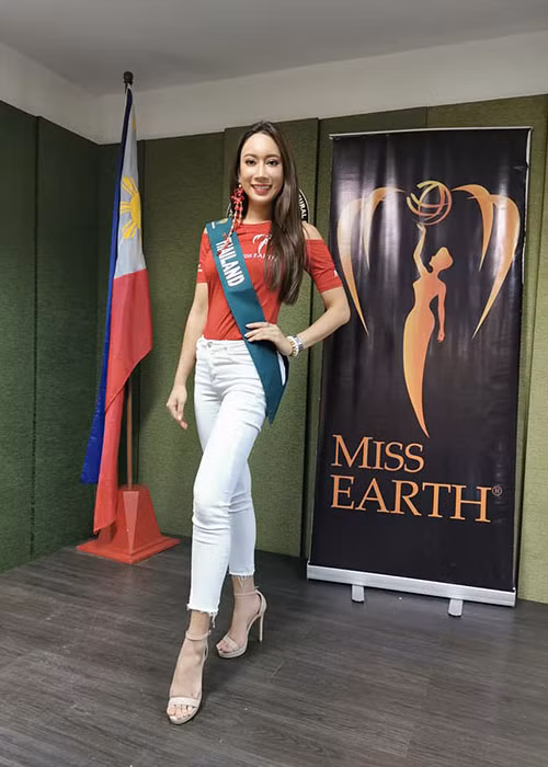 Ngoài danh hiệu á hậu 2 Hoa hậu Hoàn vũ Thái Lan 2014, Nampetch từng đăng quang cuộc thi Hoa hậu Du lịch Quốc tế 2016.