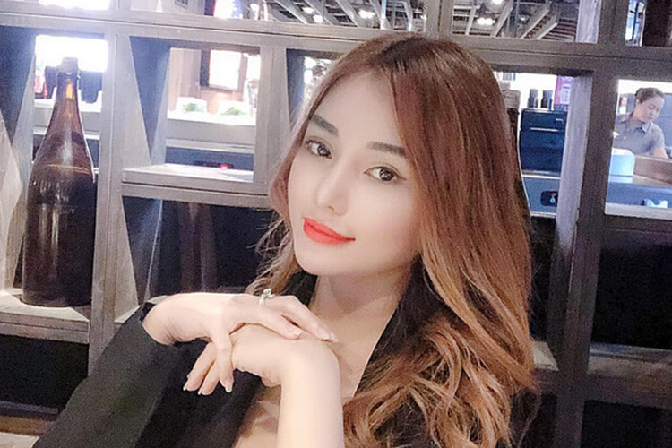 Trước sự chỉ trích dữ dội của khán giả, hot girl Mon 2K bày tỏ cô rất buồn và tuyên bố sẽ không tham gia gameshow vì quá sợ điều tiếng.