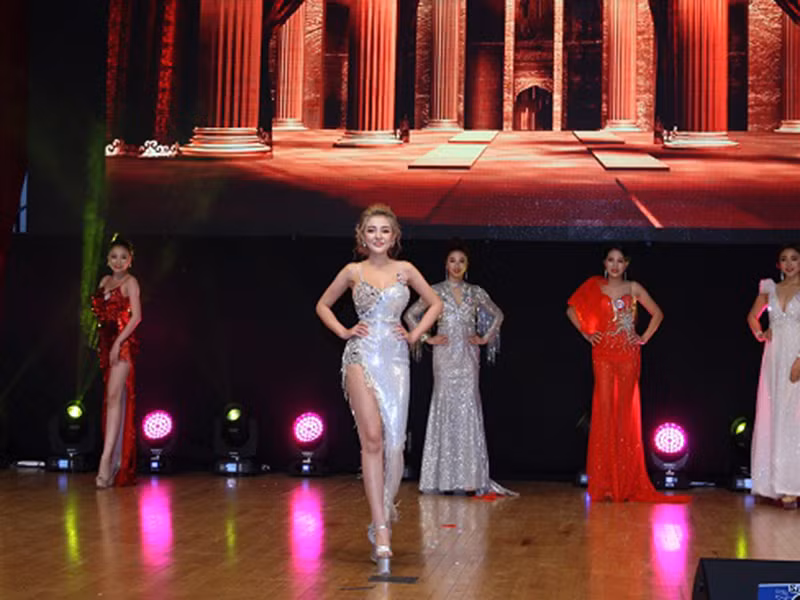 Hình ảnh Ngân 98 trong đêm chung kết cuộc thi nhan sắc ở Hàn Quốc. Ảnh: Vnmedia