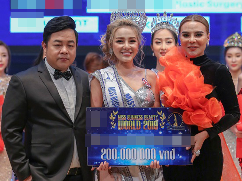 Ngoài danh hiệu á hậu, hot girl Ngân 98 còn giành giải thưởng phụ Người đẹp hình thể. Ảnh: Vnmedia