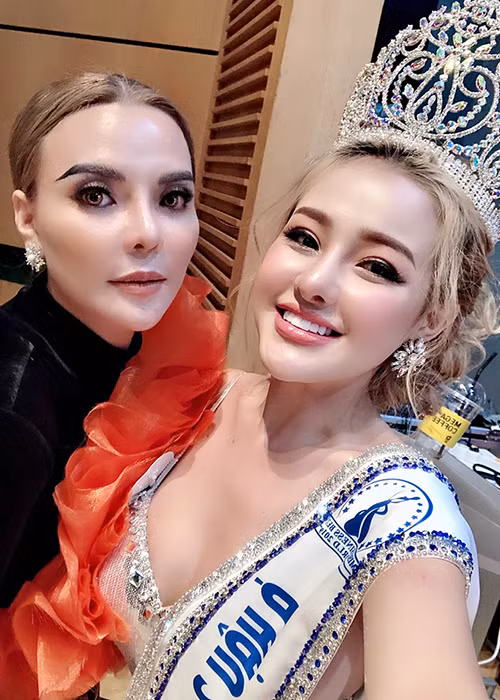 Trong những năm trở lại đây, Ngân 98 nổi lên vì tai tiếng dao kéo, cuộc tình thị phi với Lương Bằng Quang và gu ăn mặc hở bạo. Ảnh: FBNV