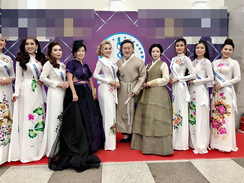 Cư dân mạng chỉ trích Ngân 98 dao kéo toàn diện và có đời tư ồn ào nhưng vẫn đi thi. "Là người phải biết mình là ai để đặt cho đúng chỗ. Lấy tư cách gì mà dám tự hào về bản thân thế", một khán giả bày tỏ. Ảnh: FBNV