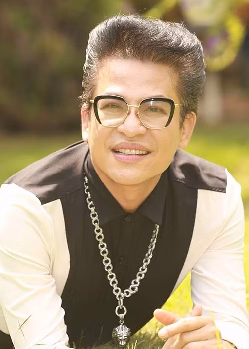 Cũng trong năm 2006, ông được Trung tâm kỷ lục Việt Nam Vietbook trao tặng danh hiệu Guinness Người dẫn chương trình giải trí truyền hình nhiều nhất Việt Nam.