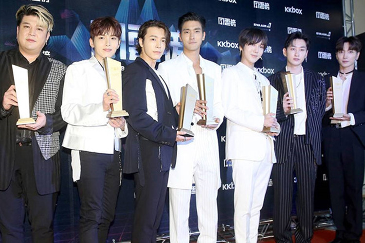 Trước sự ra đi của Sulli, nhóm nhạc Super Junior hủy bỏ buổi livestream phát hành album mới.