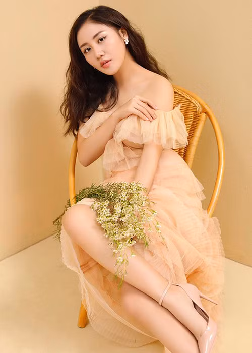 Văn Mai Hương từng bị mất điểm vì ăn mặc già so với tuổi và rườm rà. Tuy nhiên, trong những năm trở lại đây, cô có phong cách ổn định.