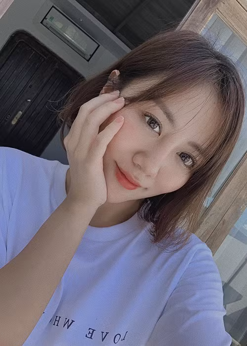 Nhiều người tò mò danh tính bạn trai của Văn Mai Hương bởi nữ ca sĩ giữ kín thông tin.