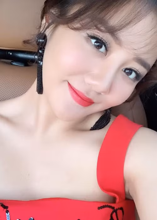 Cuối năm 2018, Văn Mai Hương tâm sự cô đã có bạn trai.