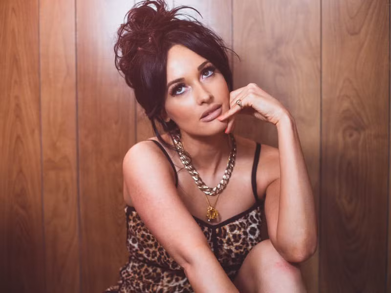 Kacey kết hôn với nam ca sĩ, nhạc sĩ Ruston Kelly vào năm 2017.