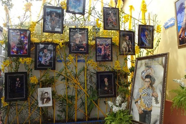 Bà trùm trung tâm Thúy Nga Paris By Night hết mực chiều chuộng MC Thanh Bạch. Bà từng tự tay tổ chức sinh nhật cho Thanh Bạch rất chu đáo. Ảnh: Một thế giới