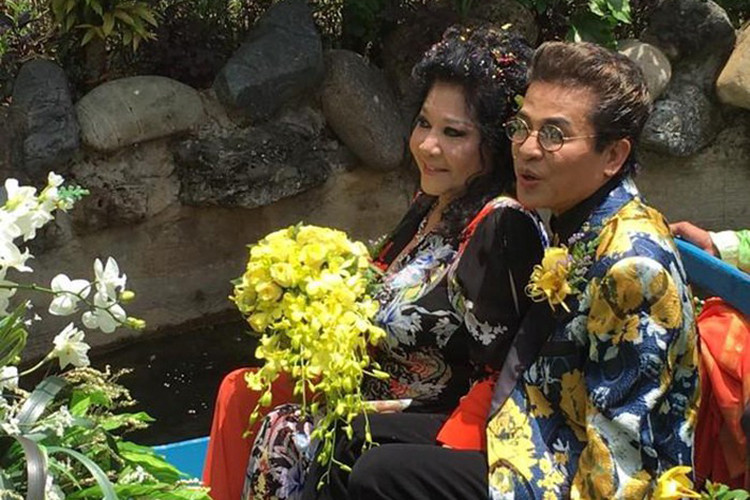 Bà cùng chồng cũ của nghệ sĩ Xuân Hương từng làm đám cưới nghệ thuật tại biệt thự vườn. Ảnh: FBNV