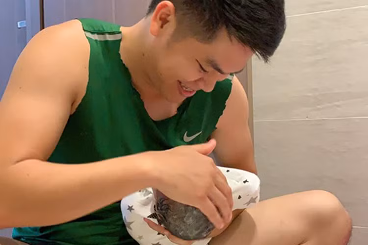 Chong tre Le Phuong cung con gai moi sinh nhu trung mong