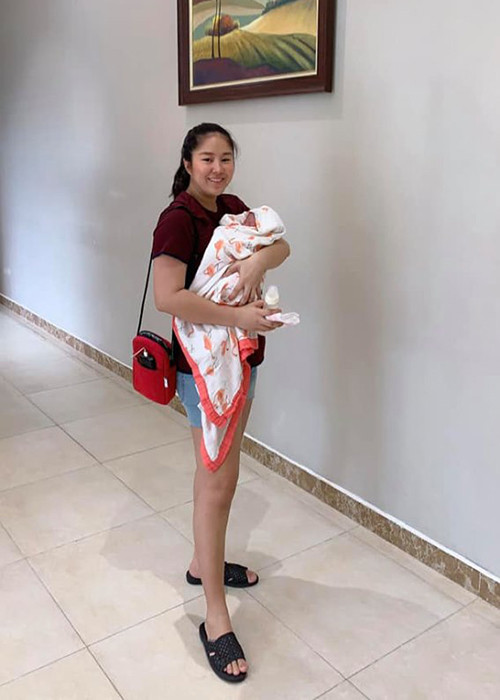 Nữ diễn viên trông mũm mĩm nhưng vẫn rạng rỡ.