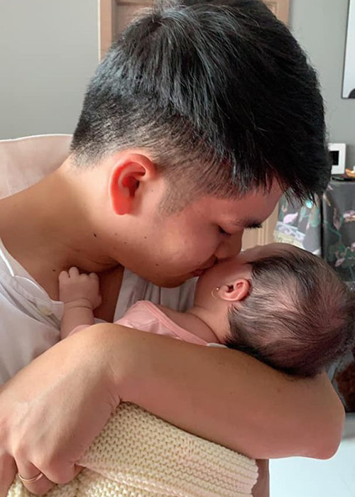 Lê Phương cảm thấy phát hờn trước việc ông xã cưng chiều con.