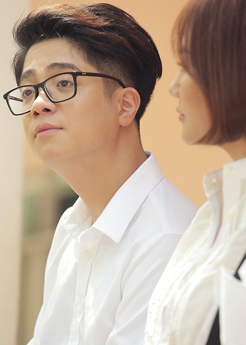 Chuyện tình cảm giữa Bùi Anh Tuấn và Văn Mai Hương chỉ có trong MV nên mẹ của nam ca sĩ đã bất ngờ khi được hỏi về tin đồn kết hôn.